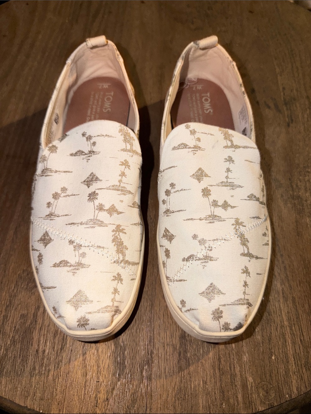 TOMS Kameron Slip-On Sneakers in White/ Gold Island print Women’s size 7